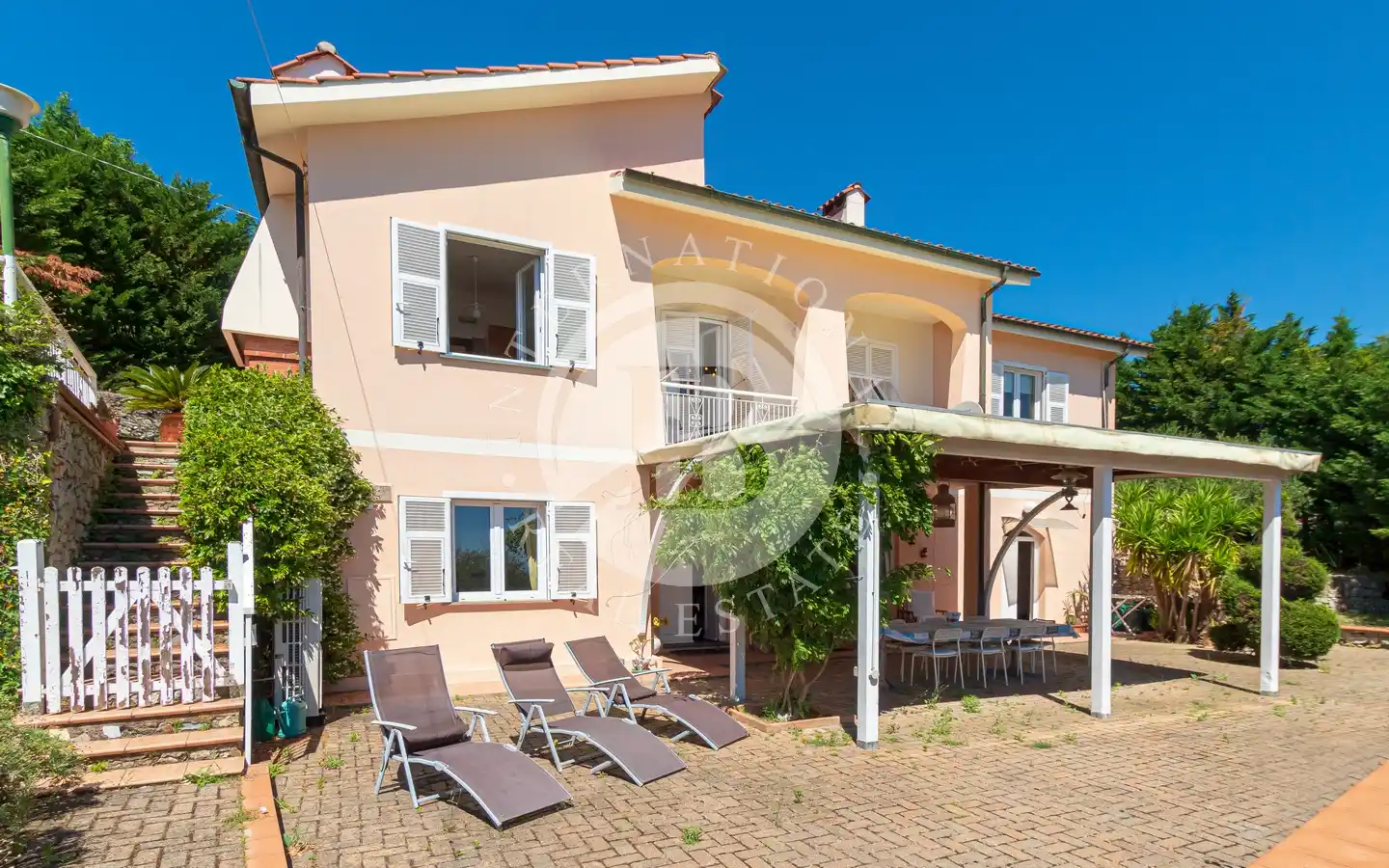 Villa In Posizione Riservata E Vista Mare Aperta A Noli