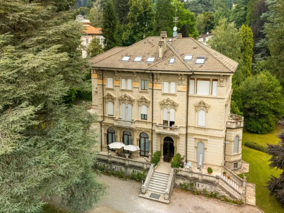 IB 874 Apt in villa d'epoca con parco a Varese