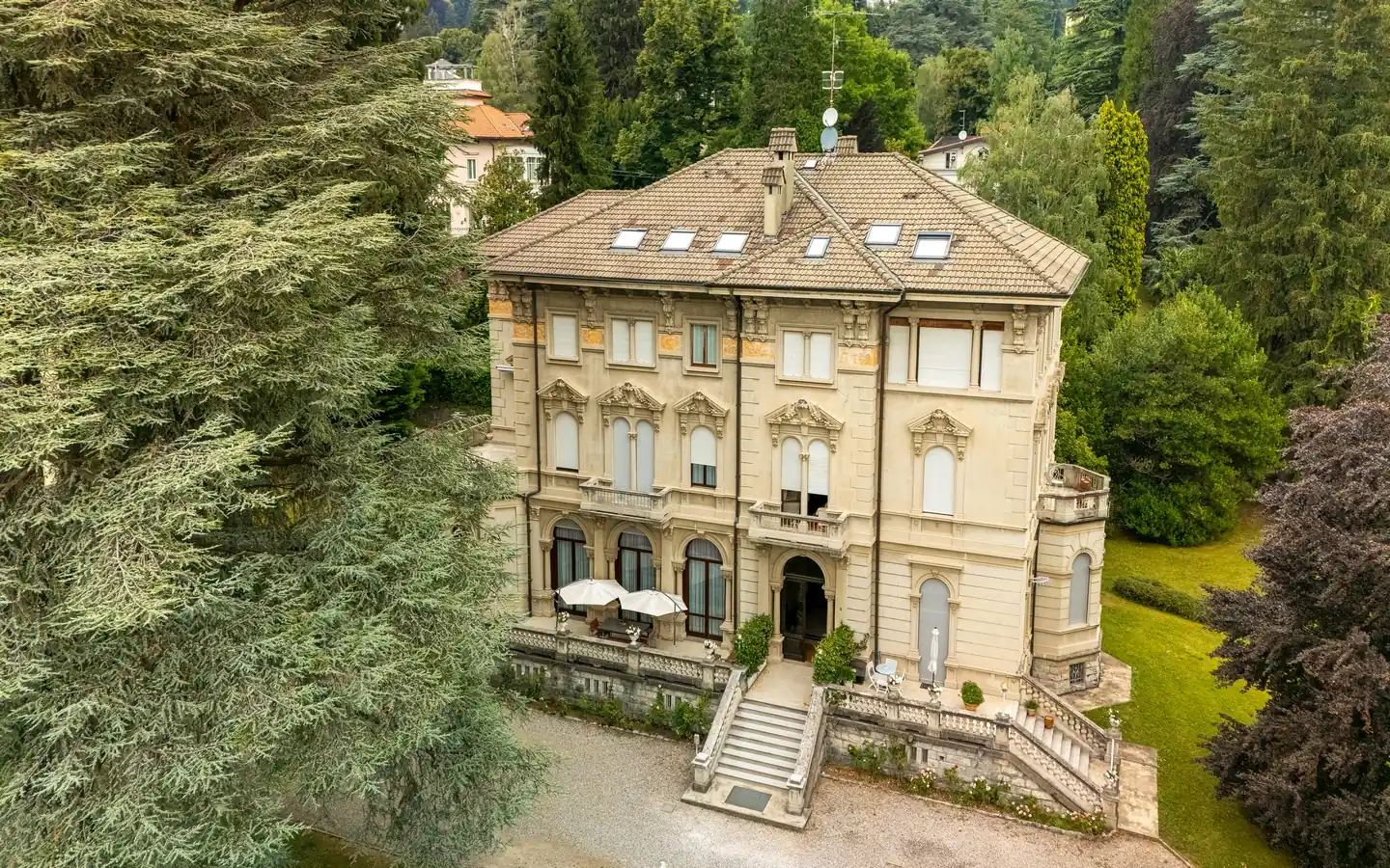 Prestigiosa Residenza In Villa Del 1900 Con Parco Secolare – Varese