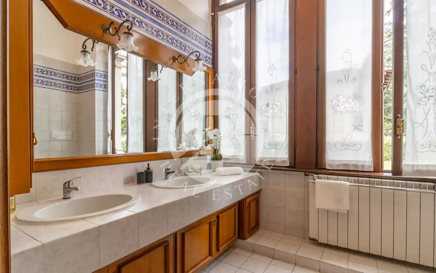 Prestigiosa Residenza In Villa Del 1900 Con Parco Secolare – Varese