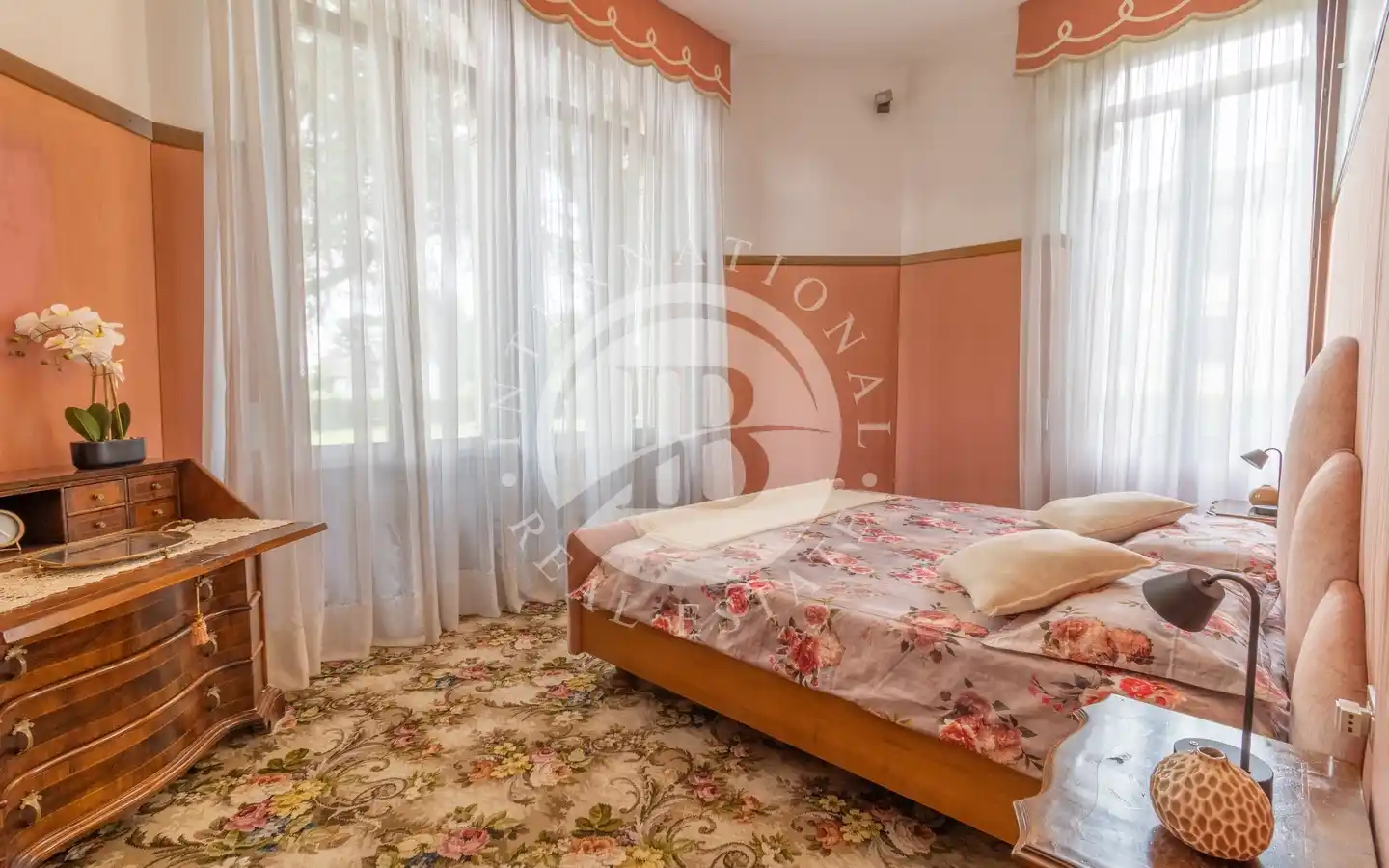 Prestigiosa Residenza In Villa Del 1900 Con Parco Secolare – Varese