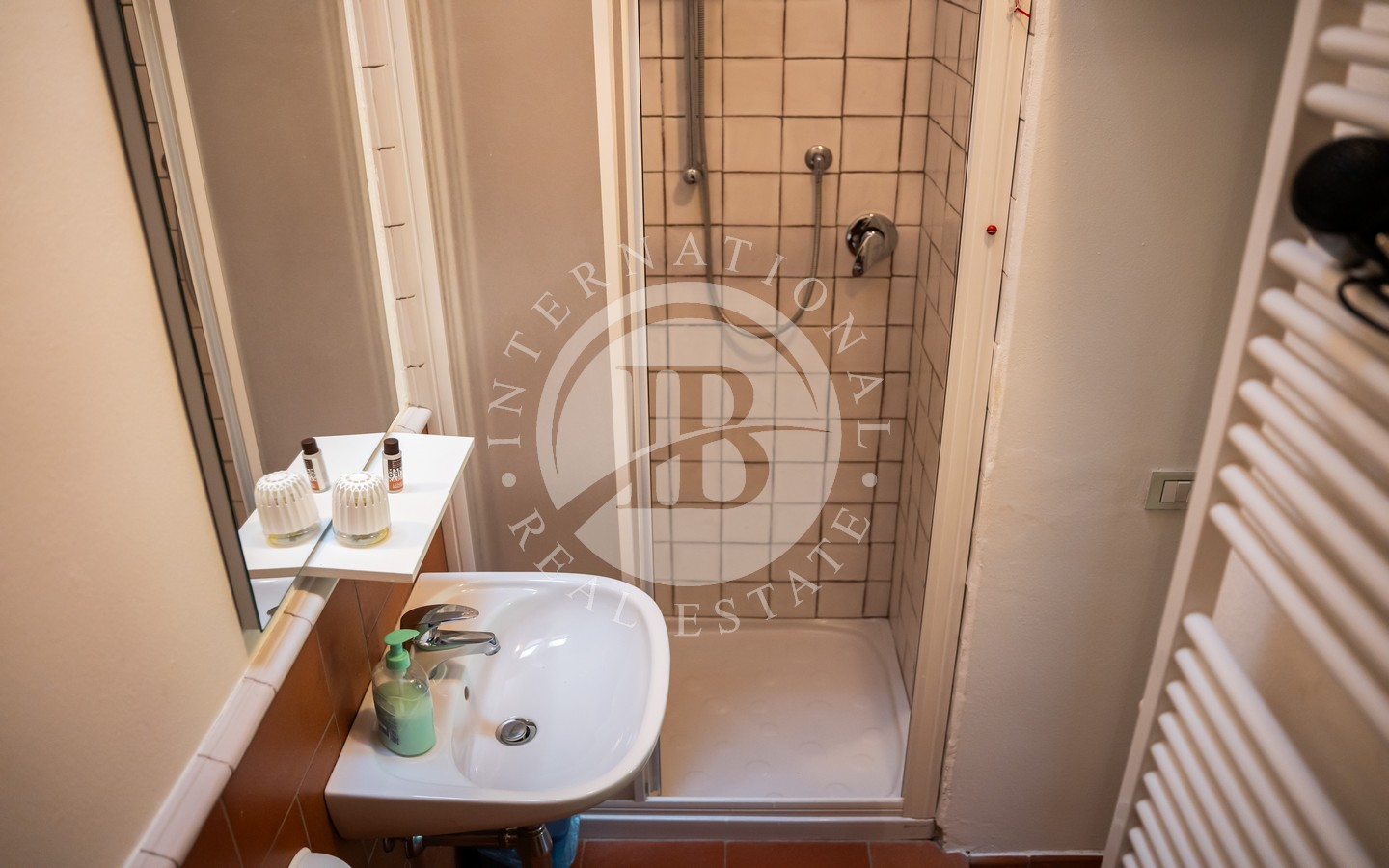Porzione Di Casale Toscano Con Piscina, Dependance E 4.200 mq Di Terreno