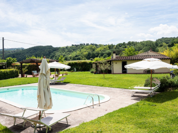 Porzione Di Casale Toscano Con Piscina, Dependance E 4.200 mq Di Terreno