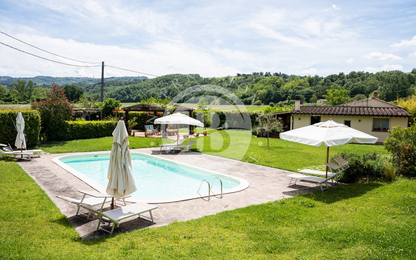 Porzione Di Casale Toscano Con Piscina, Dependance E 4.200 mq Di Terreno