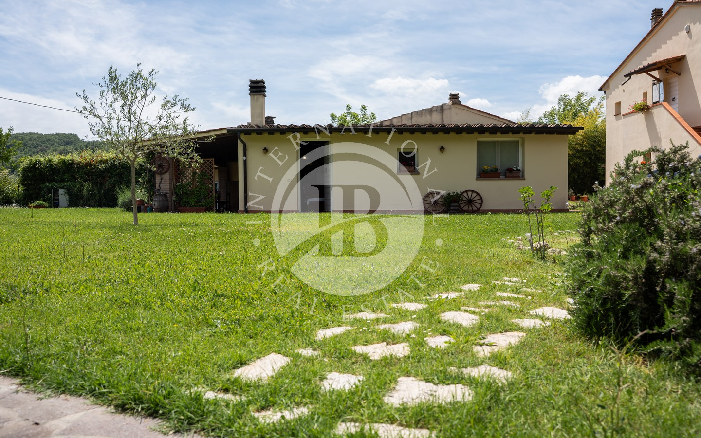 Porzione Di Casale Toscano Con Piscina, Dependance E 4.200 mq Di Terreno
