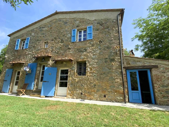 Casale In Pietra Dell'Ottocento Con Dependance E 3.500 Mq Di Giardino