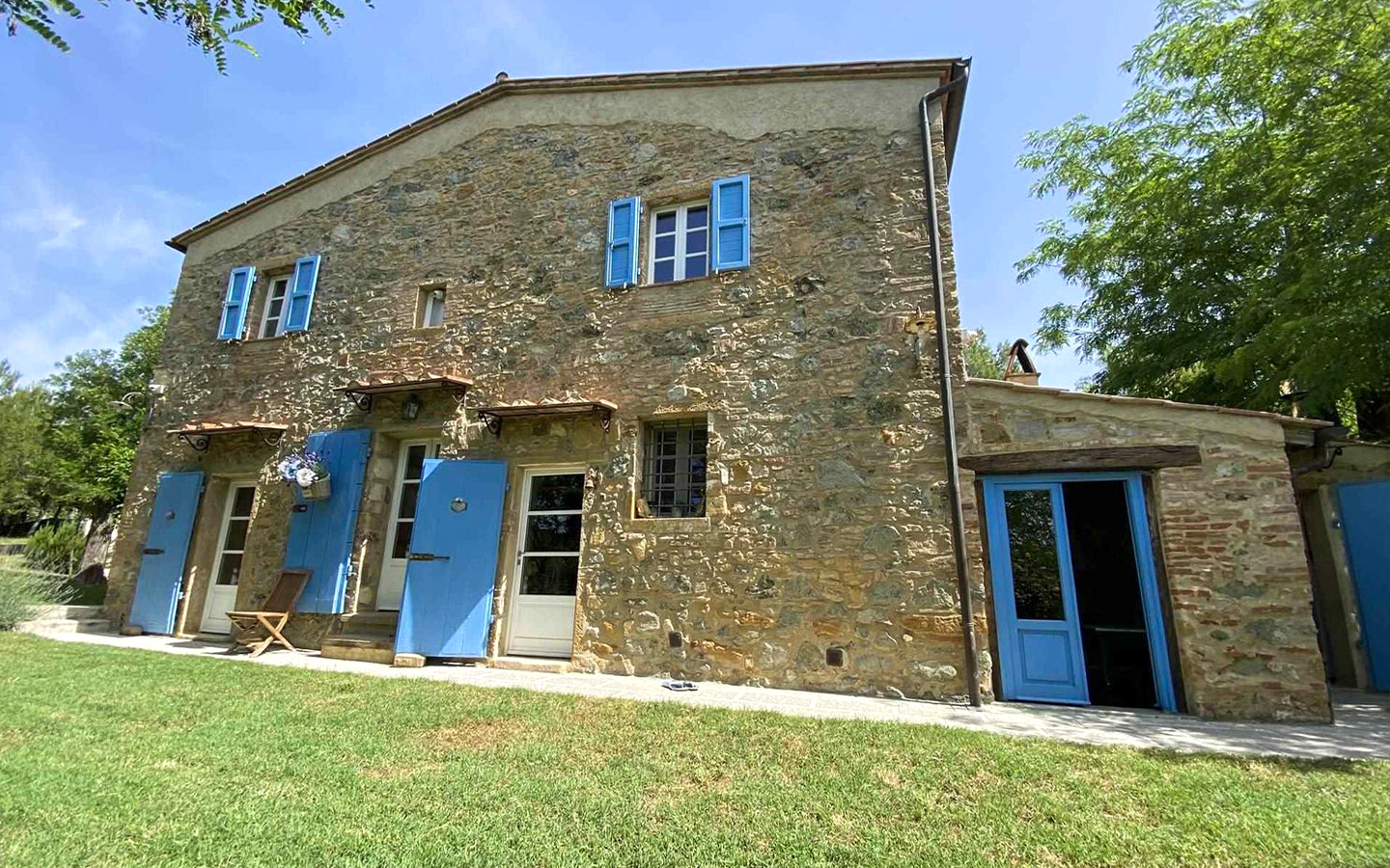 Casale In Pietra Dell’Ottocento Con Dependance E 3.500 Mq Di Giardino