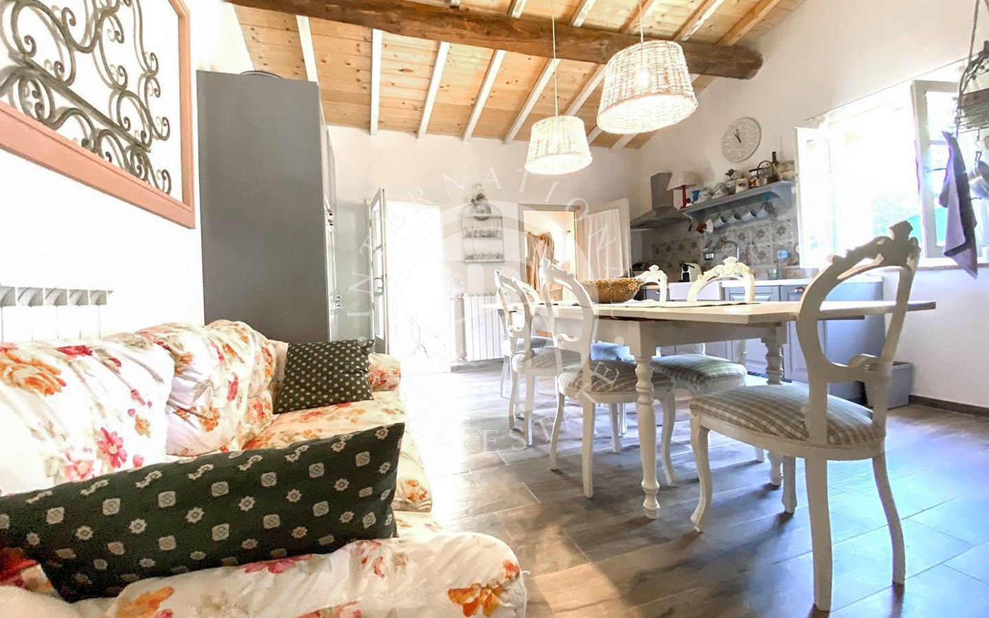 Casale In Pietra Dell’Ottocento Con Dependance E 3.500 Mq Di Giardino