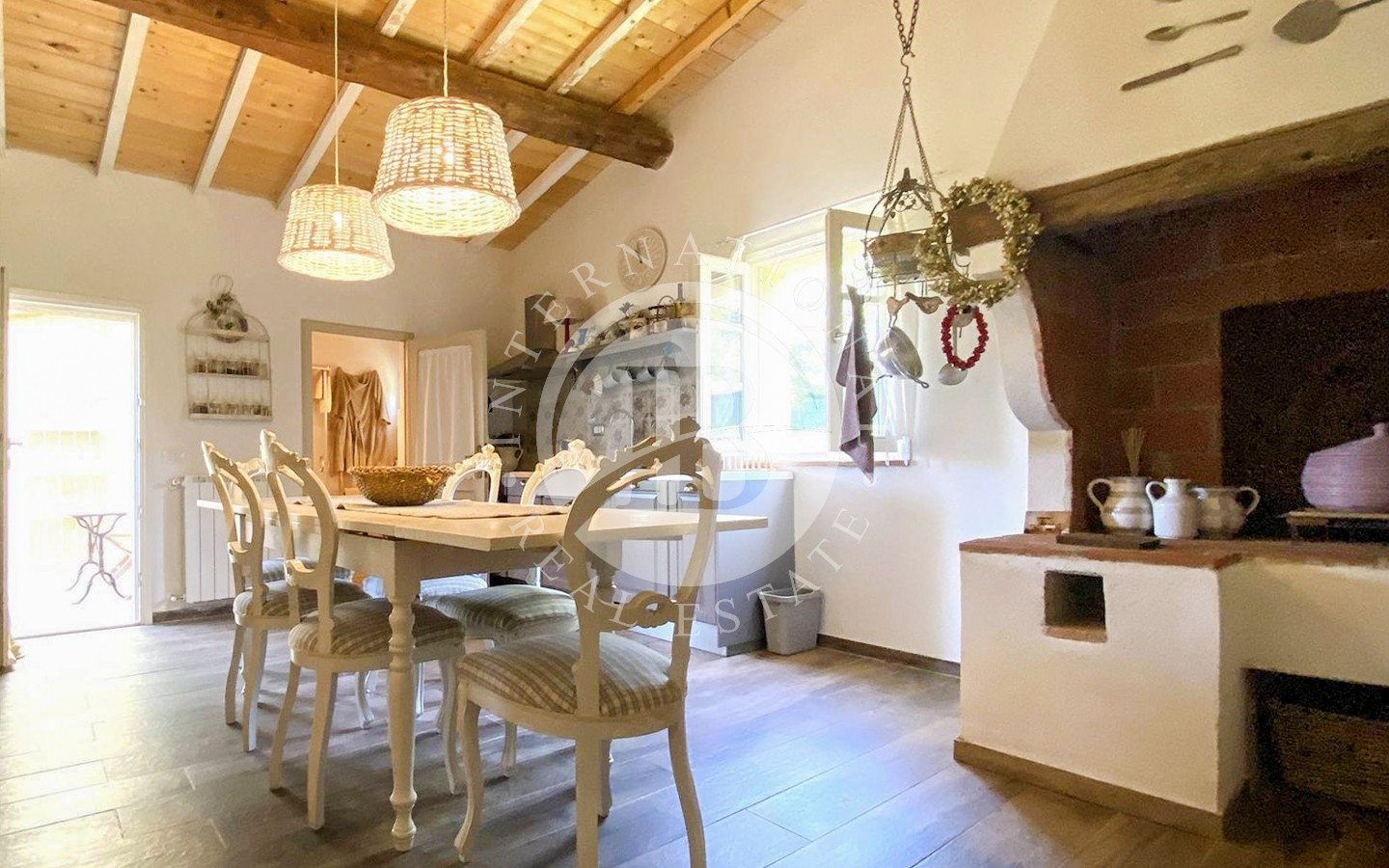 Casale In Pietra Dell’Ottocento Con Dependance E 3.500 Mq Di Giardino