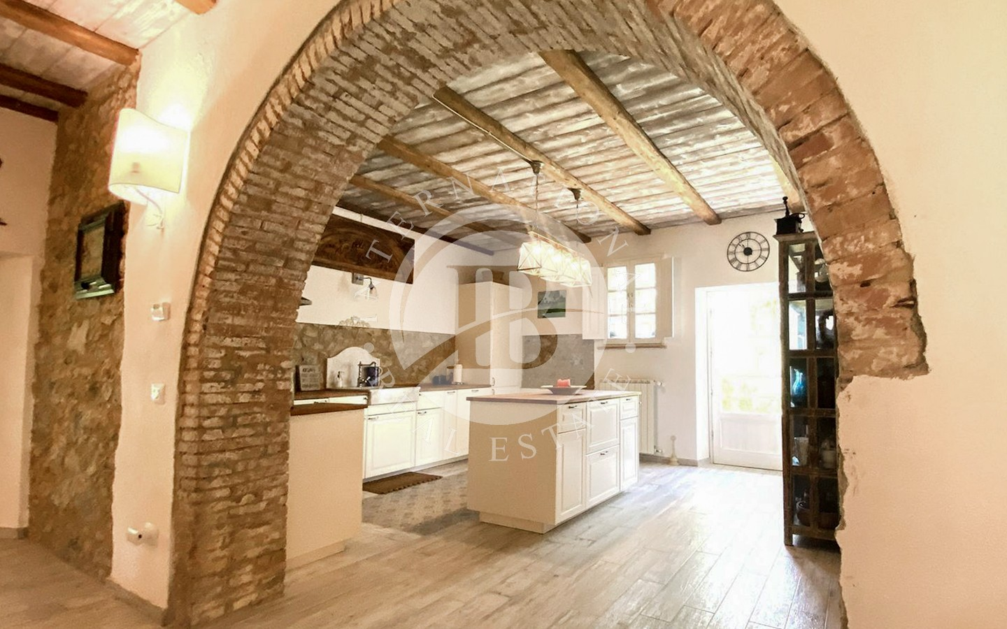 Casale In Pietra Dell’Ottocento Con Dependance E 3.500 Mq Di Giardino