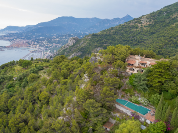 Esclusiva Proprietà Con Vista Panoramica Sulla Costa Azzurra, Mortola Superiore